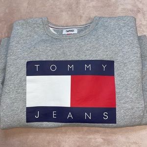 Tommy sweater size M